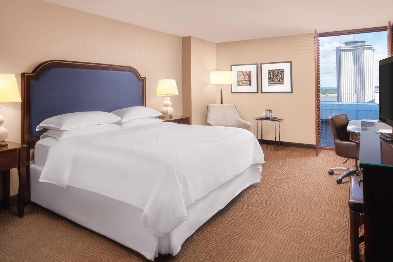 Traditional Guest room 1 King,1353921965:JPEG